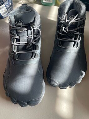 Hike Footwear Woman’s Hiking Boots fur lined in Sz 37 NWOT boots